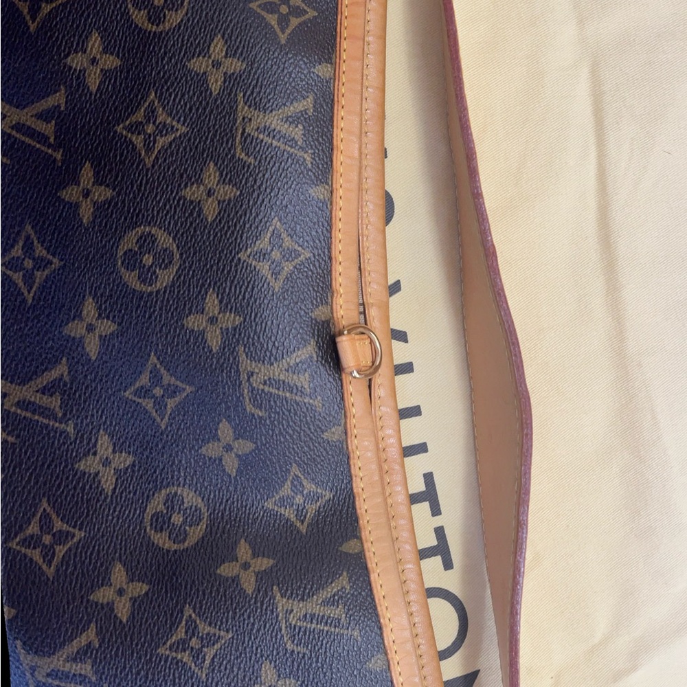 Louis Vuitton Delightful GM Monogram Large Tote
Priced to sell - Picture 9 of 17